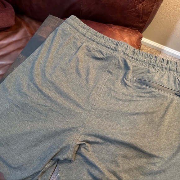 Bear Bottom Tech Short 7” inseam Charcoal Gray Large - Picture 9 of 16